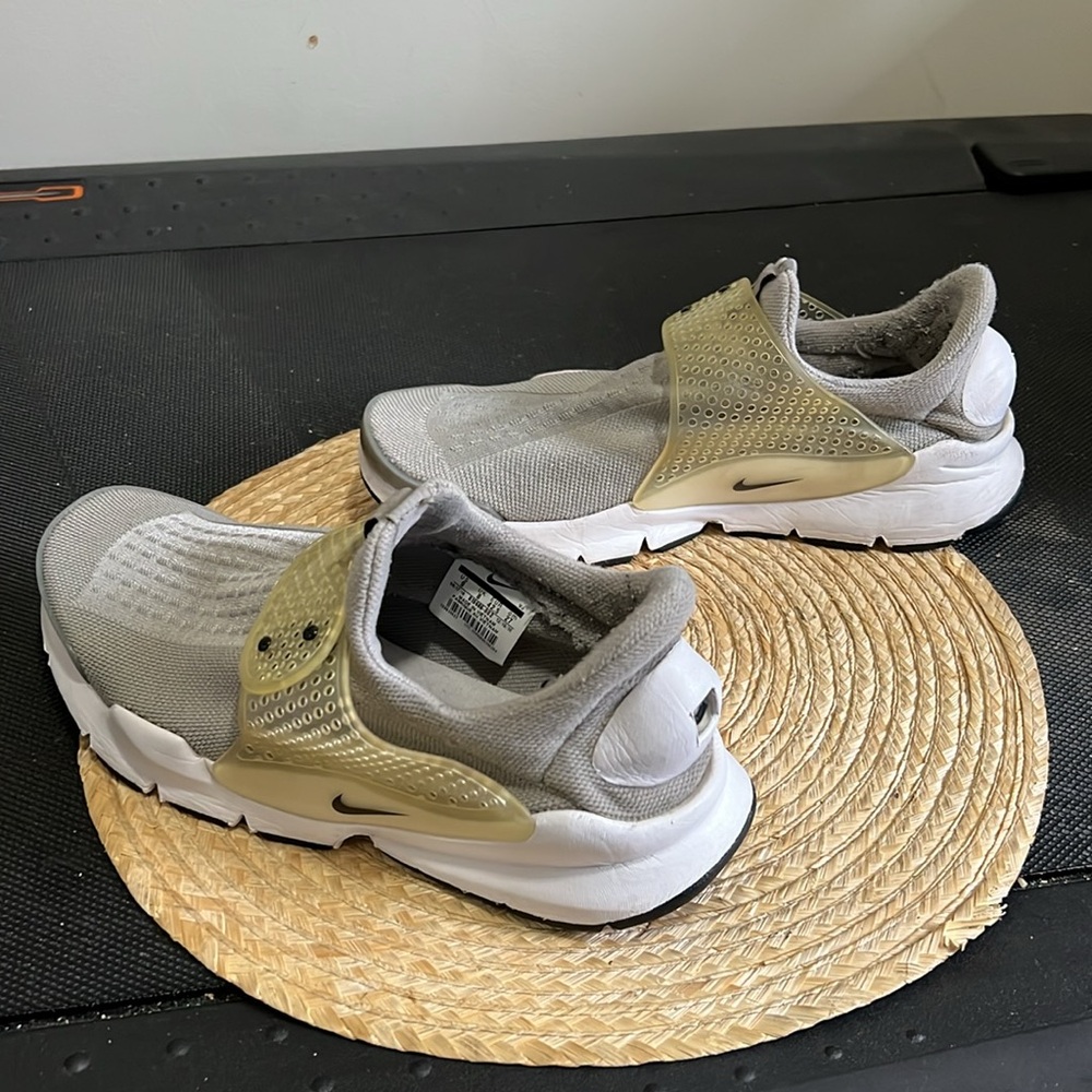 Nike Rare Socks Dart Comfy Sneakers Women Size 10.5